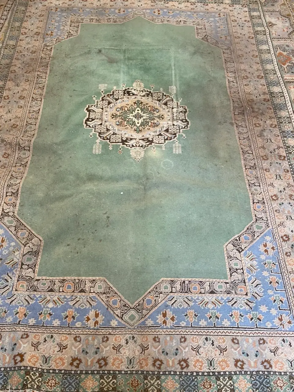 Tapis n°2 avant restauration